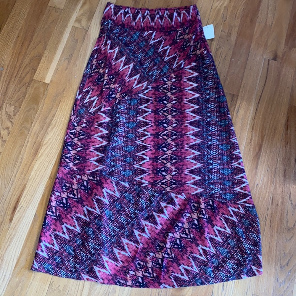 NEW Geometric Print Skirt